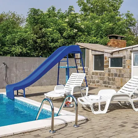 2 Bedroom Beautiful In Vakantiehuis *