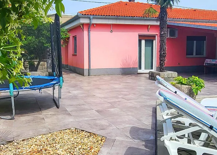 Дом отдыха 2 Bedroom Beautiful In