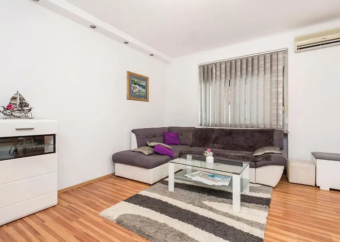 Дом отдыха 2 Bedroom Beautiful In Риека