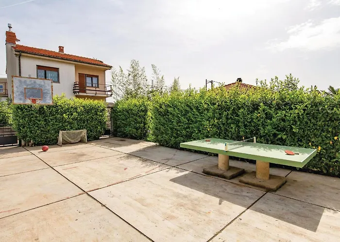 Дом отдыха 2 Bedroom Beautiful In Риека