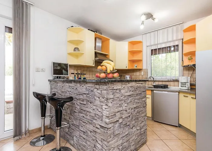2 Bedroom Beautiful In Риека
