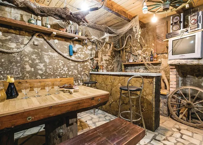 2 Bedroom Beautiful In Дом отдыха Риека