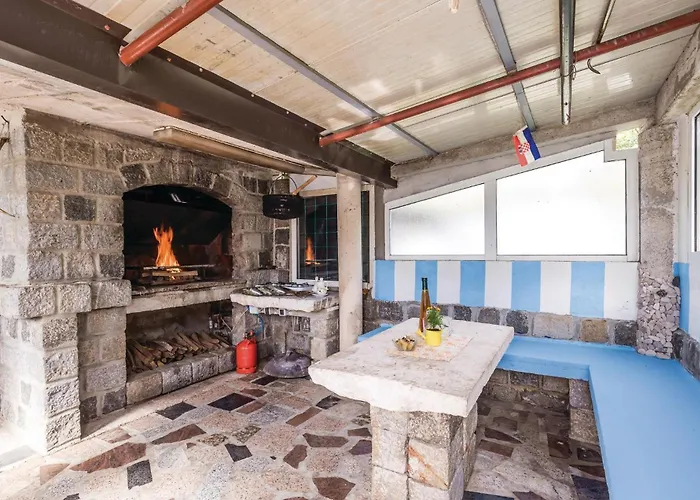 Дом отдыха 2 Bedroom Beautiful In Риека