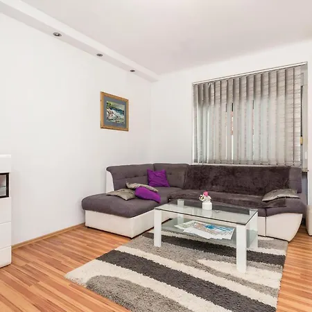 Holiday home 2 Bedroom Beautiful In Rijeka