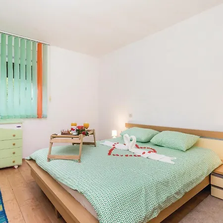 2 Bedroom Beautiful In * 리예카