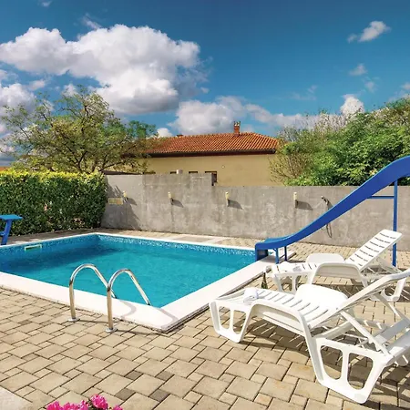 펜션 2 Bedroom Beautiful In 리예카