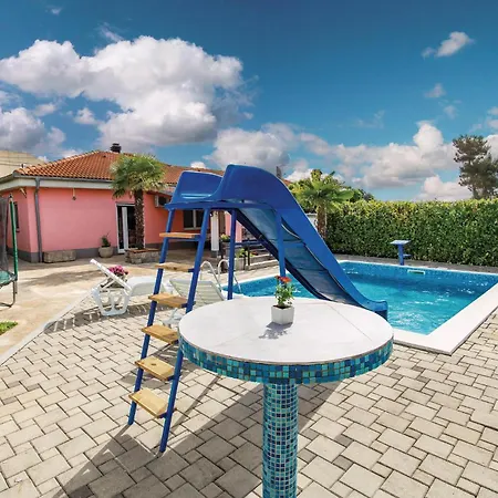 2 Bedroom Beautiful In 펜션 *