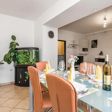 2 Bedroom Beautiful In 펜션 리예카