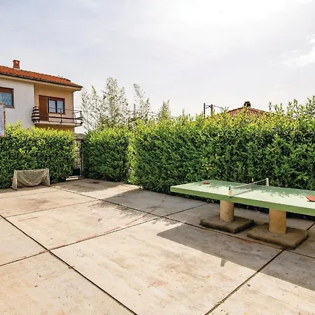 펜션 2 Bedroom Beautiful In 리예카