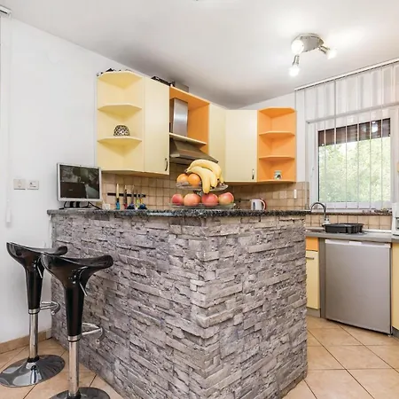 2 Bedroom Beautiful In 리예카