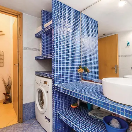 2 Bedroom Beautiful In * 리예카