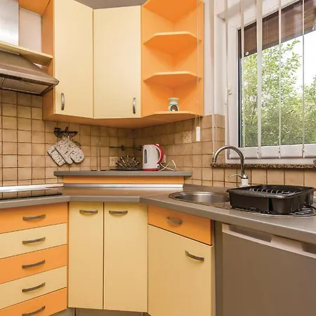 2 Bedroom Amazing In Holiday home Rijeka