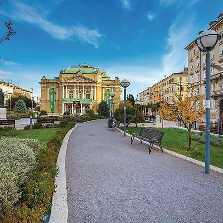 2 Bedroom Beautiful In *