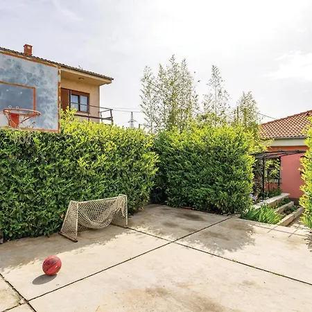 2 Bedroom Beautiful In 펜션 *