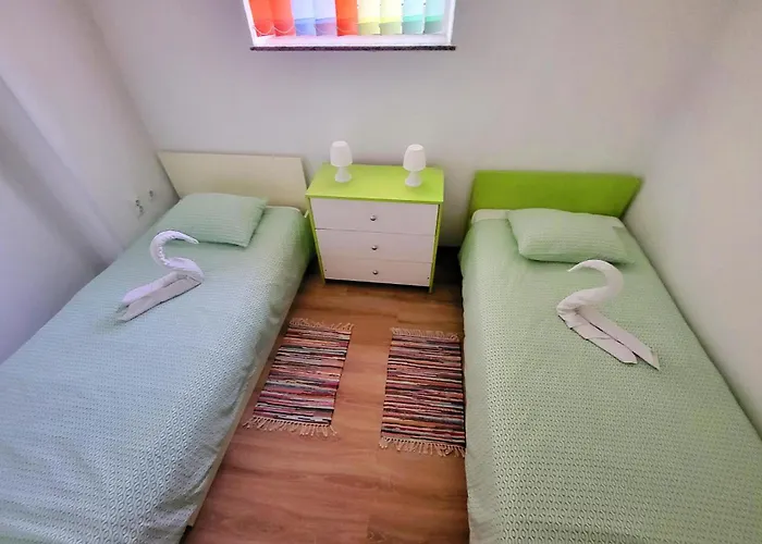 2 Bedroom Beautiful In Ferienhaus