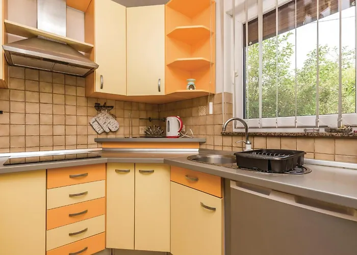 2 Bedroom Beautiful In Ferienhaus Rijeka